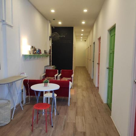 Ez Lodgings Hostel Kampong Gadong Ngoại thất bức ảnh