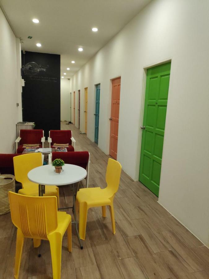 Ez Lodgings Hostel Kampong Gadong Ngoại thất bức ảnh